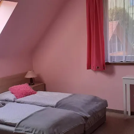 Bed & Breakfast Dom Pod Rozami 3*